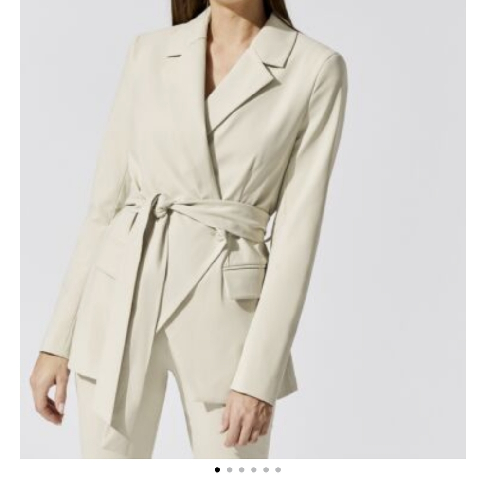Blazer - Picture 3 of 9